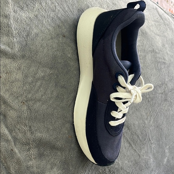 Allbirds Couriers Blue and White Sneakers with Soft Upper and White Soles - Picture 7 of 7